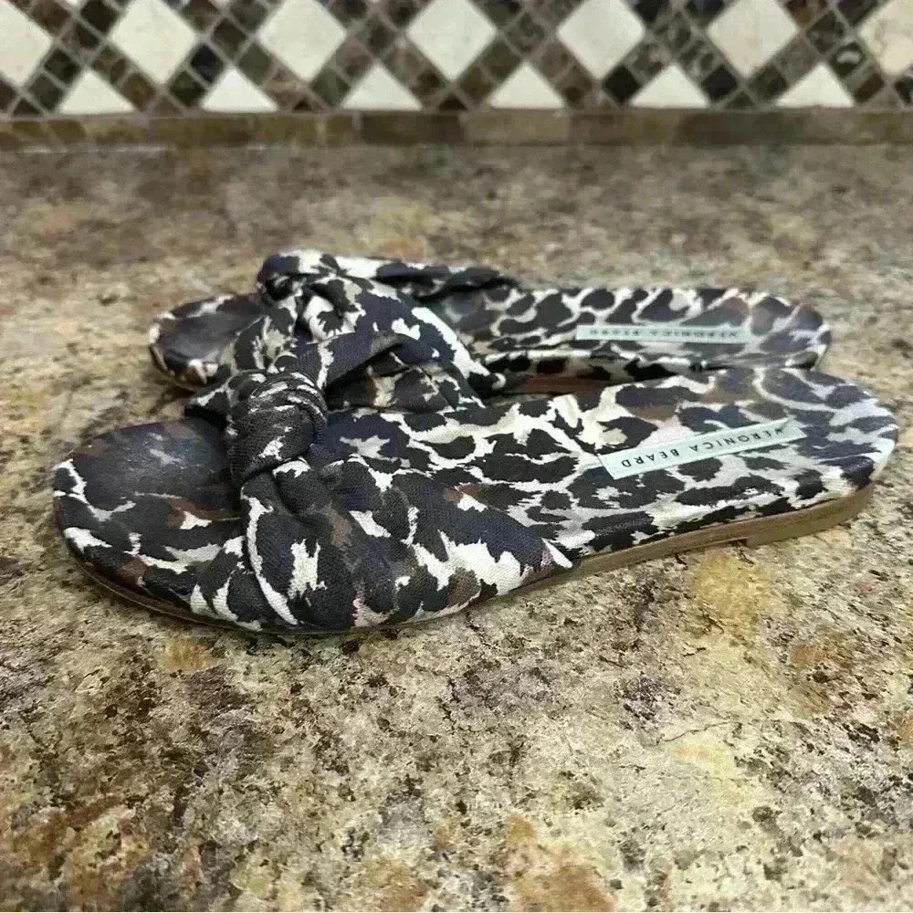 VERONICA BEARD 'Etra' Knotted Leopard Flat Sandals Size 7 Ladies Slip On Shoes